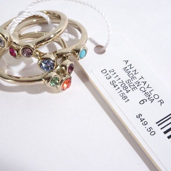 Ann Taylor rainbow Crystal stackable ring  set of 3  NWT $49.50 RAINBOW Sz 7 - Picture 1 of 4